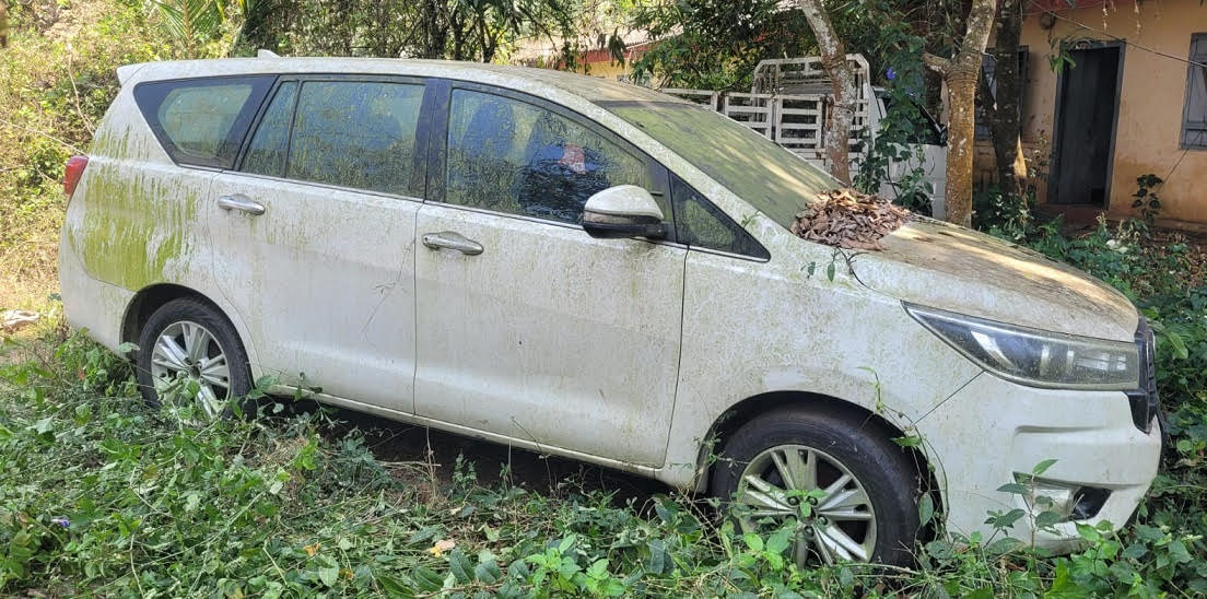TOYOTA INNOVA CRYSTA WHITE PEARL CRYSTAL 